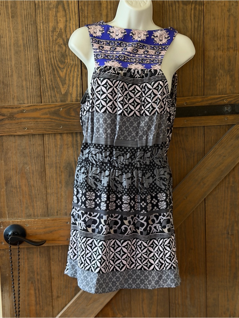 Sleeveless Patterned Mini Dress in Black, White & Blue
